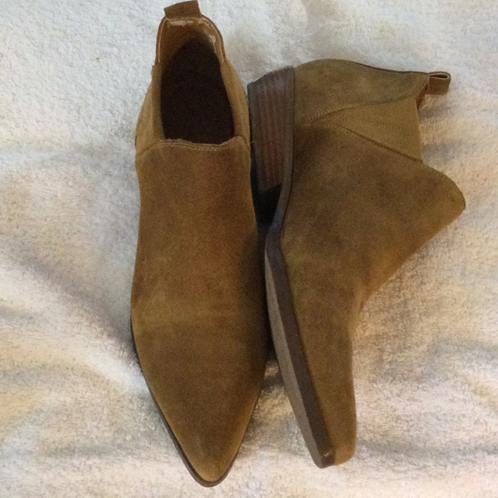 Kendall & Kylie Tan Suede Bootie Size 10M